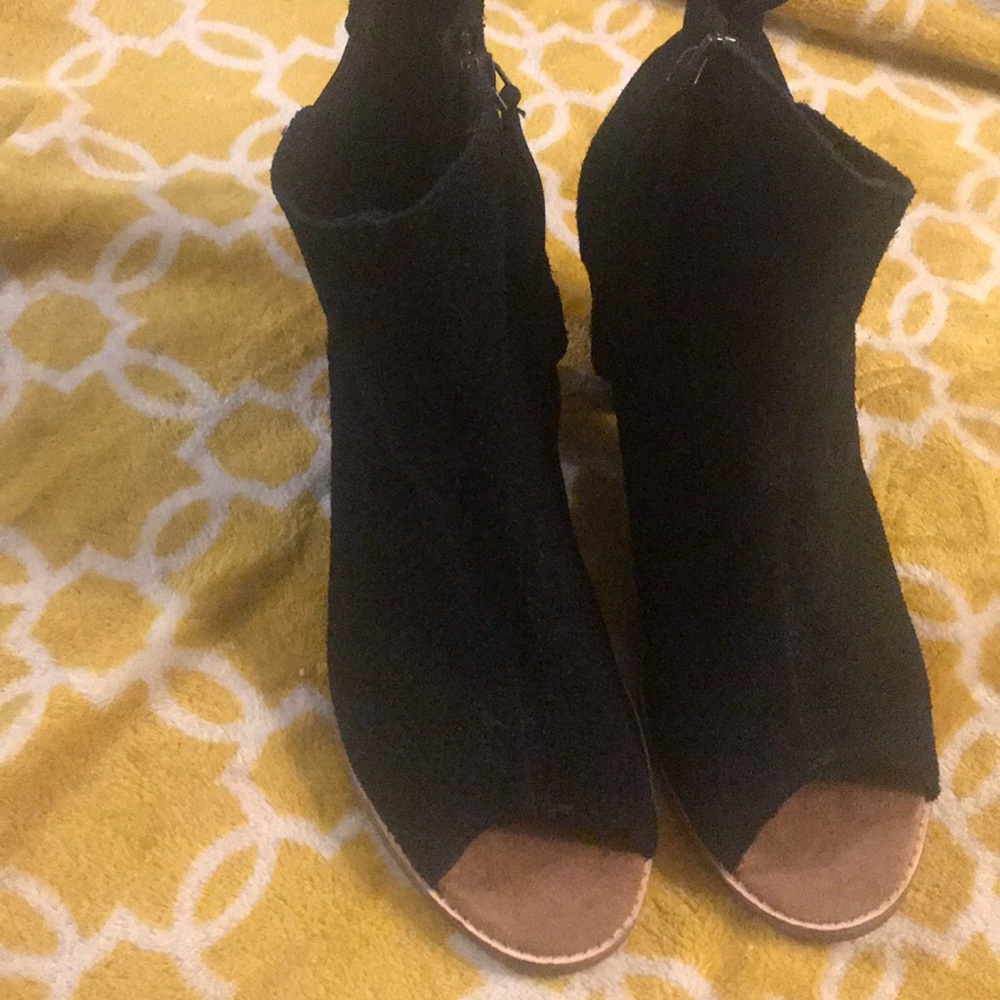 Toms last open toe booties